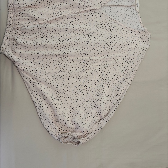 Blouse Size Large. Puff Sleeve. SKU 9 feminine flowy - Picture 7 of 9